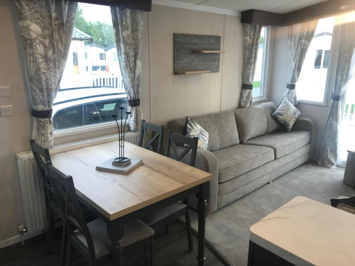 Flamingo Land Private Caravan - No 8 Cedarwood Hotel Kirby Misperton Kültér fotó