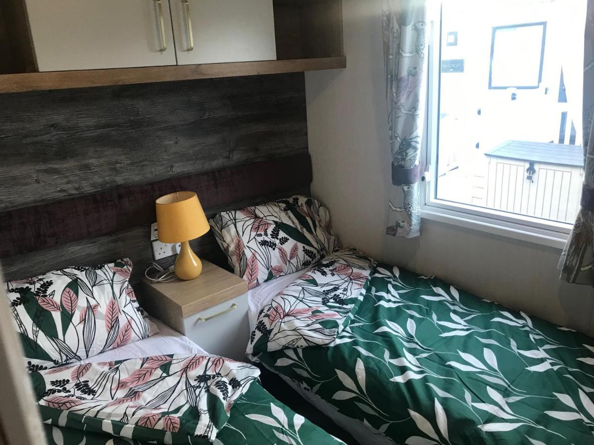 Flamingo Land Private Caravan - No 8 Cedarwood Hotel Kirby Misperton Kültér fotó